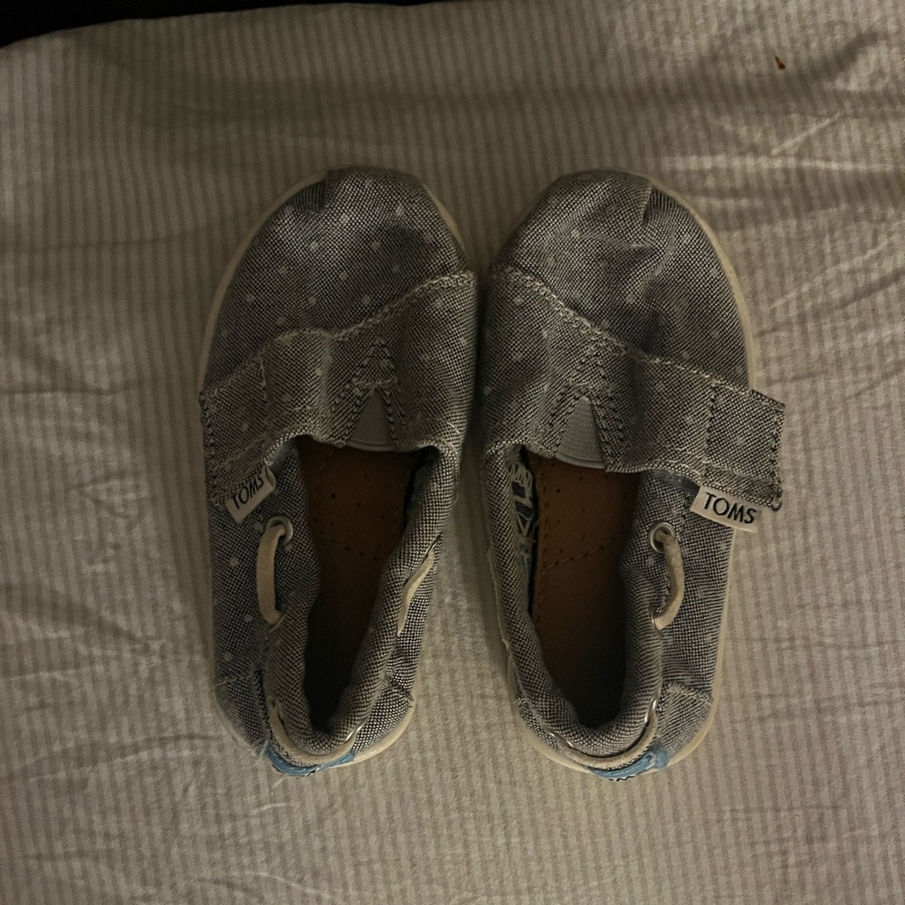 Toms kids’ shoes